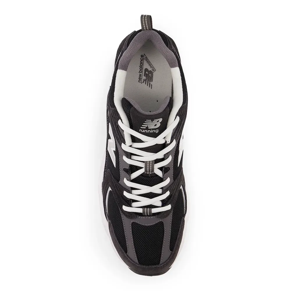 Tênis New Balance 530 Masculino Preto visto de lado para ajuste